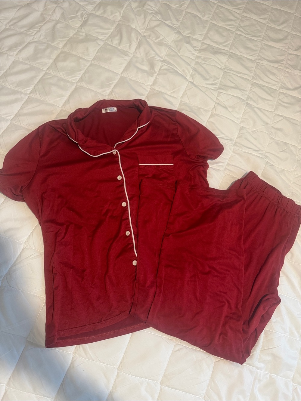 Classic Short-Sleeve Pajama Set in Burgundy with Contrast Piping